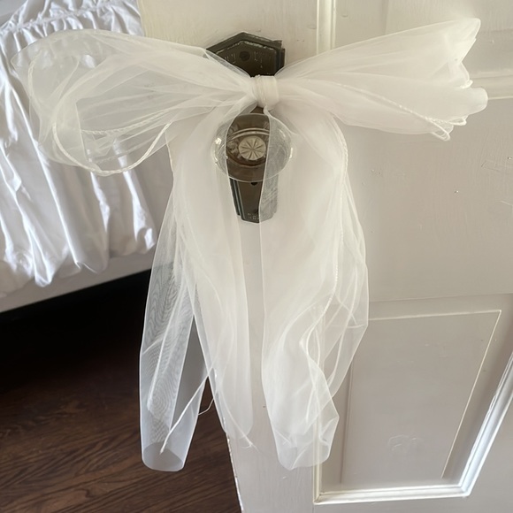 My Dearly Beloved White Organza Oversized Bow Hair Clip - Picture 3 of 4